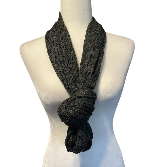 Minicci Women's Gray and Metallic Silver Threaded Infinity Scarf NWT - Picture 3 of 9